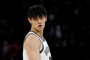 媒体人：不把曾凡博当成特别的存在 他的上场时间应该更少才对