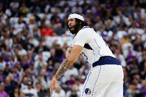 基德：浓眉体能状态在提升 若能持续这样表现我们能处在赢球位置