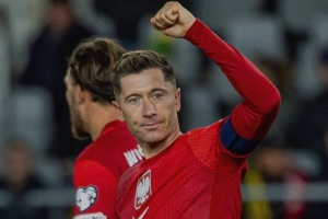 世预赛波兰客场2-0击败立陶宛，莱万破门、希曼斯基传射