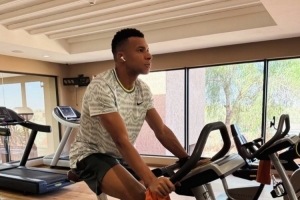 没有大碍！姆巴佩社媒晒健身房内训练照片