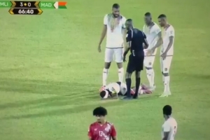 倒霉！比苏马国家队复出仅15秒再次受伤