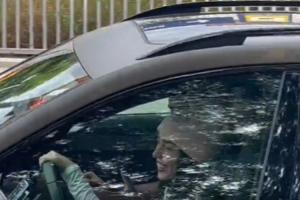 甜亚马尔女友今天开车接亚马尔回家，两人有说有笑离开