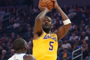 雷迪克：艾顿在挡拆中发挥出色 甚至还有一些机会队友没能找到他