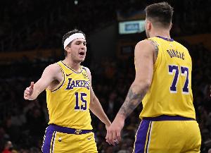 美记预测湖人赛季初首发：东契奇、里夫斯、范德彪、八村塁、艾顿