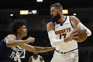 解放约老师压力！瓦兰替补18分钟 7中5贡献10分9板