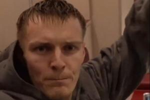 悠着点！挪威主帅解释厄德高坐着庆祝：他担心自己受伤的膝盖