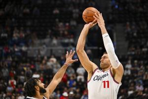 上半场6投5中砍13分！卢：大洛上半场表现非常好 下半场有点累了