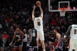 比卢普斯：杨瀚森上一场突然就像火箭一样爆发了 这很有趣