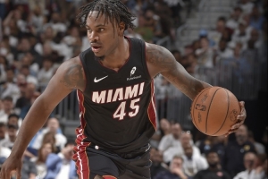 斯波：能感受到小米切尔防守端存在 他侵略性很强符合战术需求