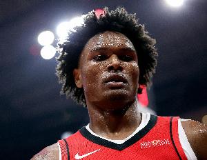 打架了！阿门和老六卡位抱摔连续出手！前者吃恶犯后者吃T