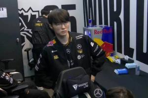 毫无悬念！T1击败FLY进入1-0组！