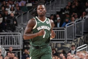 Shams：雄鹿已经裁掉了2023年末尾秀克里斯-利文斯顿