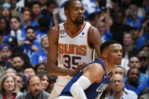 杜兰特母亲傲娇呼叫威少：你要是敢不过来跟我打招呼试试看！