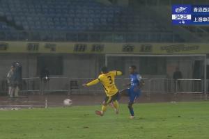 乌鸦坐飞机！赵宏略双腿跳起蹬踏马纳法，差点吃到西海岸第三红