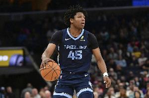 三分还是很准！GG-杰克逊6中5&三分3中3射落13分 另有2板1断1帽