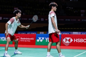 陈俊廷/刘峻荣2-0战胜韩国组合，夺得羽毛球世青赛男双冠军
