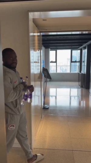 口吐芬芳！阿奇姆彭被纳萨里奥恶搞后用中文爆粗：WCNMLGB