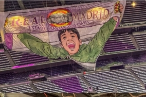 致敬！马卡报：皇马今晚将在伯纳乌展示巴斯克斯TIFO