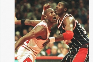 强强对话！美媒晒乔丹和大梦同框照：揭幕战的亚历山大和申京