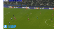 错失首球！萨拉赫未顾中路包抄面对空门的维尔茨，小角度打门被扑