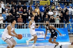 洲俱杯泉州收官战 最后4.5秒队长刘颜诚跑出空位 关键三分绝杀！