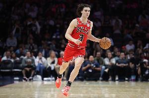 迅速调整！吉迪半场8中4拿到12分2板6助1帽 正负值达+15