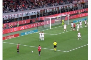 特奥晒效力米兰期间助攻莫拉塔视频，祝前队友33岁生日快乐