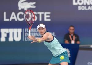 莱巴金娜2-0姆博科晋级WTA500东京站四强，锁定年终总决赛席位