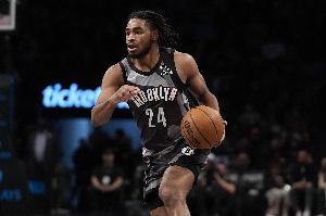 新一代空砍达人！卡梅隆-托马斯24投12中砍下33分9助攻