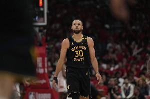 球队尝试不同阵容！库里：这很靠感觉 理想情况是边赢球边调整