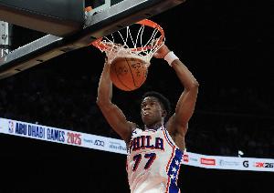 3&4顺位对决！埃奇库姆半场9分2板4助2断1帽VS克尼佩尔5分2板1助