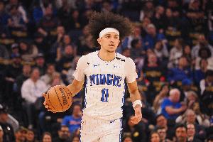 布莱克替补30分钟 9中6&6罚全中拿19分5板 也出现5失误