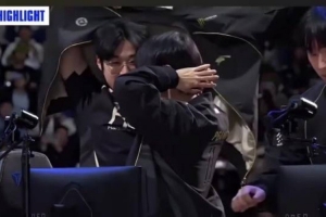 HLE被淘汰后zeus和peanut交流 随后宙斯捏了捏的肩膀