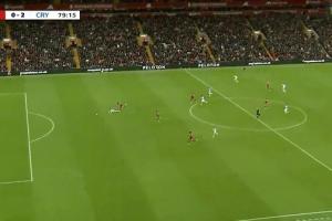 利物浦10人作战！纳洛拉倒单刀的德文尼，被裁判直红罚下