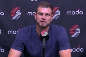 拓媒：斯普利特勤换人是想保持高强度逼抢 用8人轮换到二月就完了