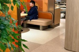 Bin哥真没去！贴吧网友晒出Bin哥在医院照片 好像真割了双眼皮