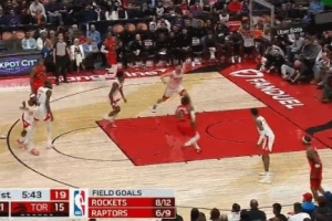 乌度卡忍不了！火箭中路门户大开 博伊尔斯挡拆下顺轻松战斧劈扣