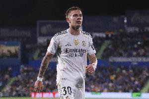 又增伤员？记者：马斯坦托诺与队医一起离开训练场，他可能受伤了