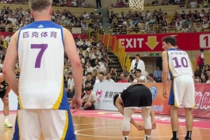 恐怖！火箭对鹈鹕首发摆出五塔阵容！