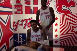 看着像兄弟俩！伊森和小贾这个合照，帅出新高度