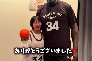 日本小姐姐教奥尼尔说日语 两人的身高差得有点多啊