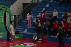 球迷实拍！迪亚洛在科特迪瓦队打入精彩的任意球