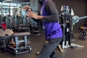 艾顿：我在湖人学到很多 湖人篮球不简单 我已慢慢融入