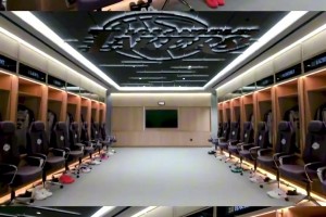 看着太爽了！网友在2K里操作杨瀚森打爆约基奇，各种大帽+暴扣