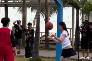 女演员刘涛带队打篮球可爱啊都快50了还这么年轻漂亮