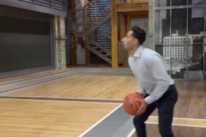 作为NBA爆料王，Shams这投篮什么水平？