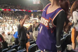 甜不辣现身中国赛现场，这身材还是那么顶啊