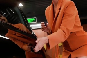 全队获赠宝马！姆巴佩却没驾照，40万镑法拉利也只收藏不开