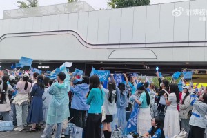 大夫：怎么崴的？ 她：算是打篮球吧