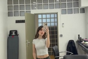 嘟嘟小嘴~巴黎中场内维斯的女友真是符合亚洲人审美